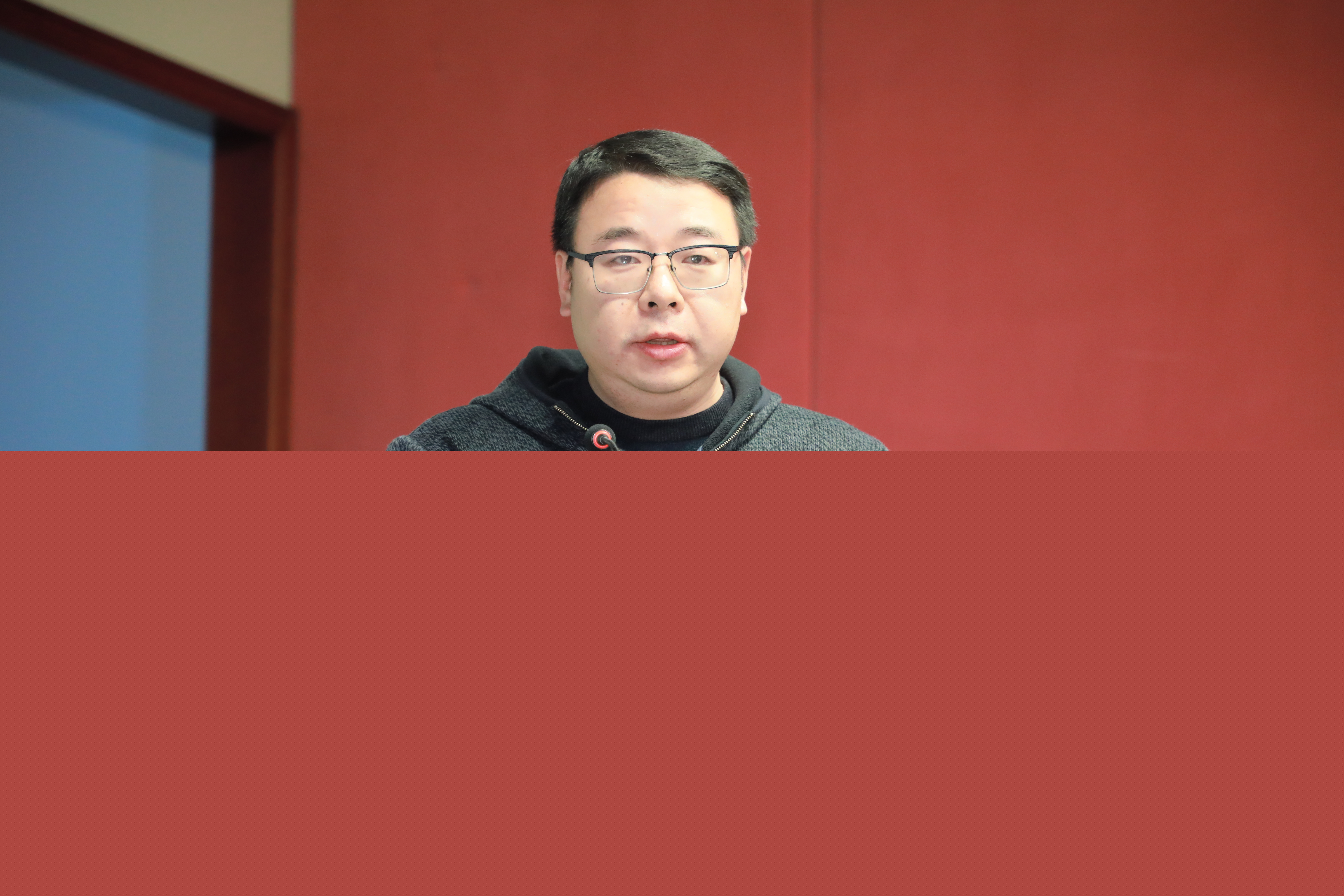 在“采編一線黨旗紅”優...